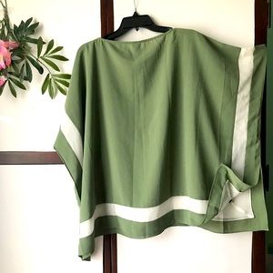 Pullover blouse in green